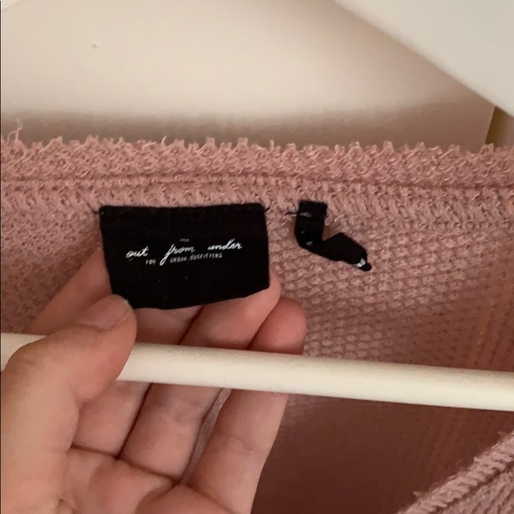 Cute shirt from urban outfitters - Picture 2 of 3